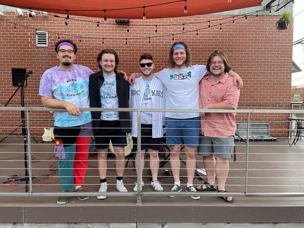 LIVE MUSIC: BLOO LAGOON