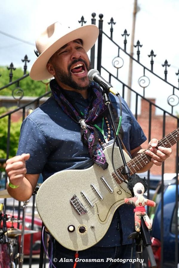 Live Music: Mojo Parker