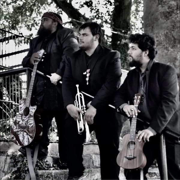 Live Music: Loya Brothers Band