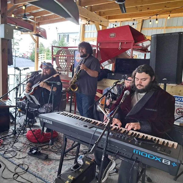  Live Music: Loya Brothers
