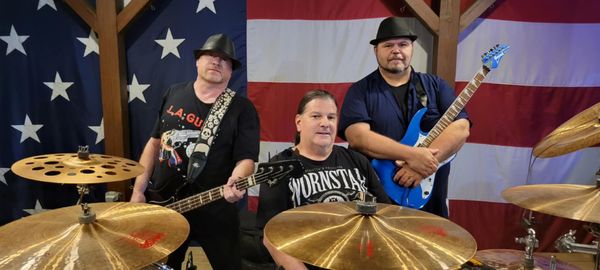 Live Music: Smoke and Mirrors