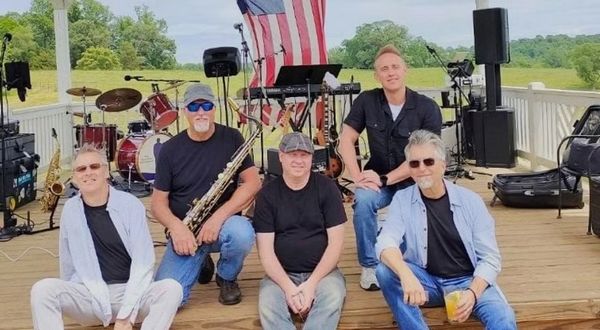 Live Music: Backroad Hitchhikers